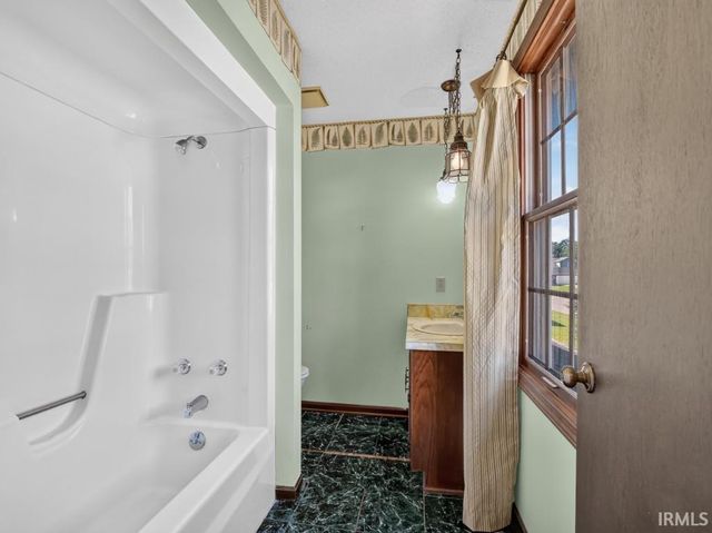 6610 Laurelwood Cove, Fort Wayne, IN 46835
