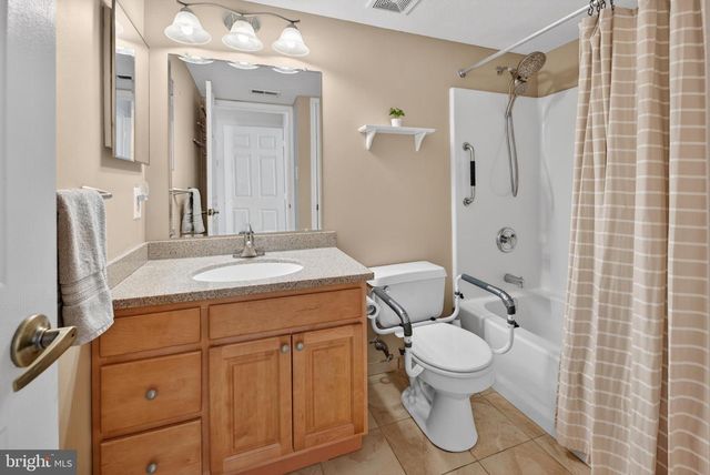 413 ASTER PL, Mount Laurel, NJ 08054