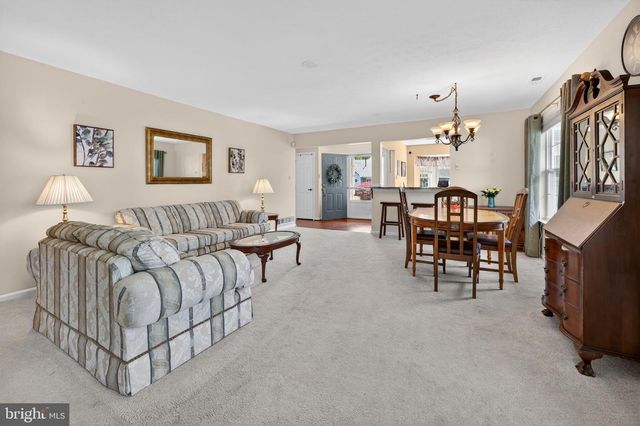 413 ASTER PL, Mount Laurel, NJ 08054