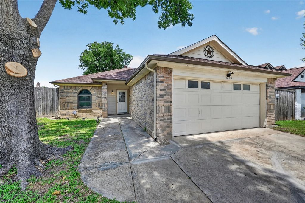 1419 Woodfern Drive, Arlington, TX 76018