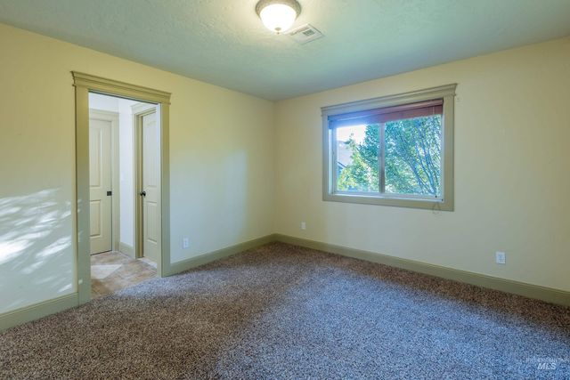 1818 W Silver Creek Court, Nampa, ID 83686