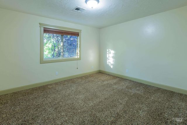 1818 W Silver Creek Court, Nampa, ID 83686