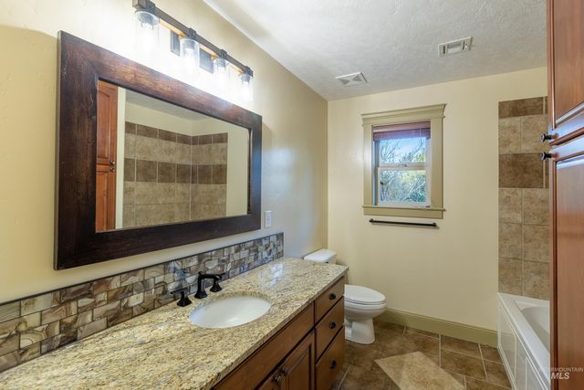 1818 W Silver Creek Court, Nampa, ID 83686