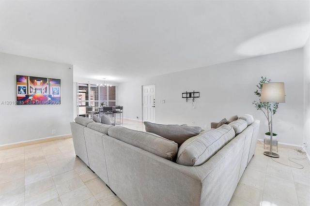 7225 Promenade Dr 102, Boca Raton, FL 33433