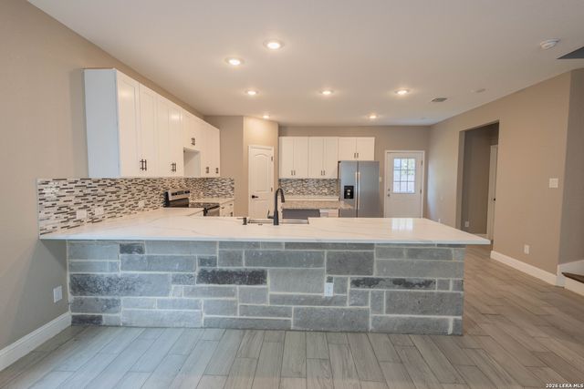 163 Hopi, San Antonio, TX 78211