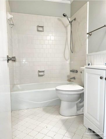 5705 Admiral Doyle Rd, Pensacola, FL 32506