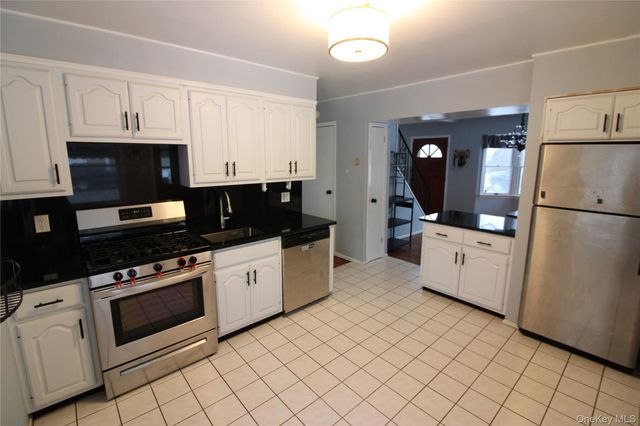 76 Vincent Road, Hicksville, NY 11801