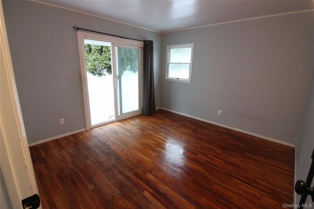 76 Vincent Road, Hicksville, NY 11801