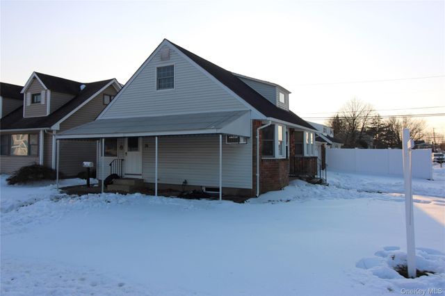 76 Vincent Road, Hicksville, NY 11801