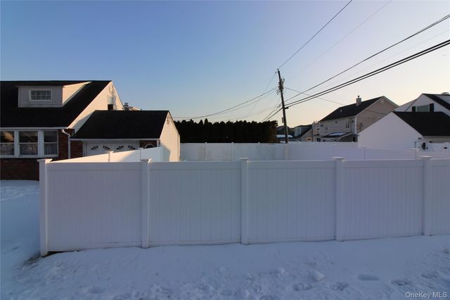 76 Vincent Road, Hicksville, NY 11801