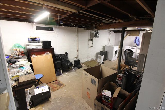 76 Vincent Road, Hicksville, NY 11801