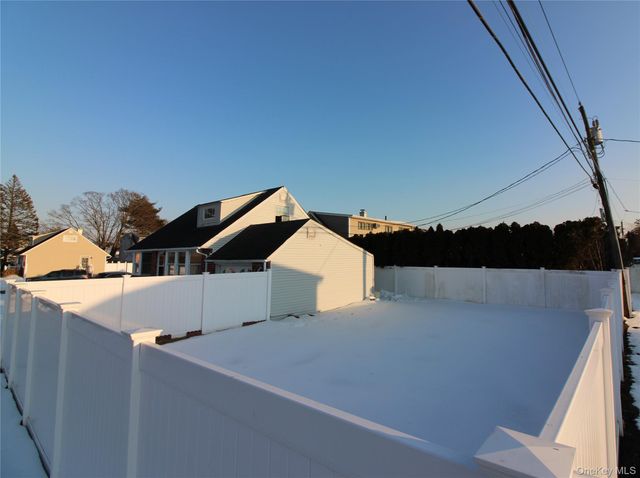 76 Vincent Road, Hicksville, NY 11801