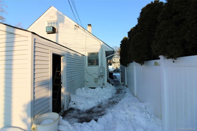 76 Vincent Road, Hicksville, NY 11801