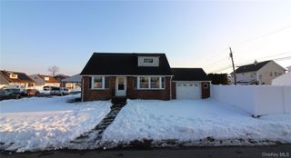 76 Vincent Road, Hicksville, NY 11801