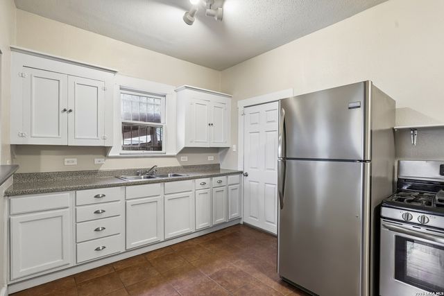 2310 N SABINAS ST, San Antonio, TX 78201