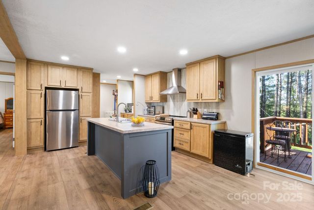 102 Kiwassa Lane, Hendersonville, NC 28792