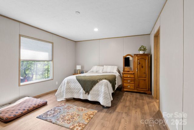 102 Kiwassa Lane, Hendersonville, NC 28792