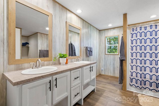 102 Kiwassa Lane, Hendersonville, NC 28792