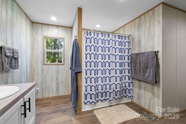 102 Kiwassa Lane, Hendersonville, NC 28792