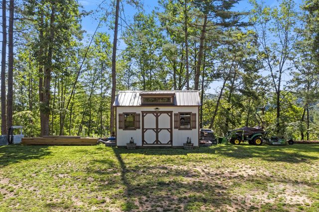 102 Kiwassa Lane, Hendersonville, NC 28792