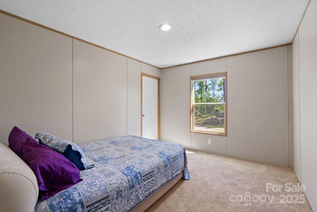 102 Kiwassa Lane, Hendersonville, NC 28792