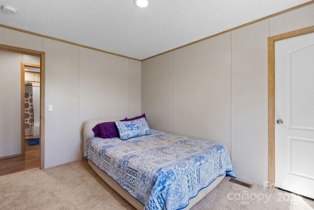 102 Kiwassa Lane, Hendersonville, NC 28792