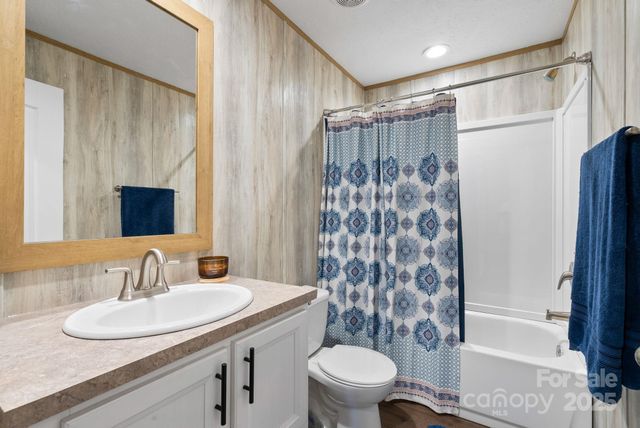 102 Kiwassa Lane, Hendersonville, NC 28792