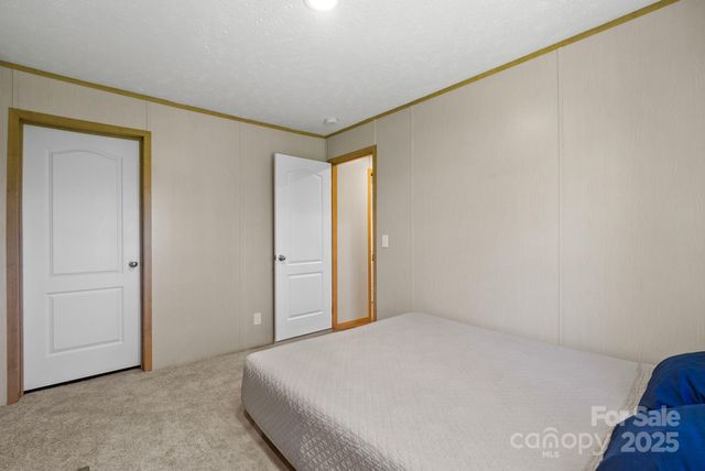 102 Kiwassa Lane, Hendersonville, NC 28792