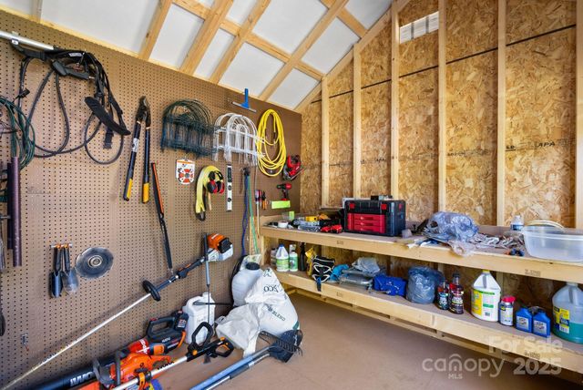 102 Kiwassa Lane, Hendersonville, NC 28792