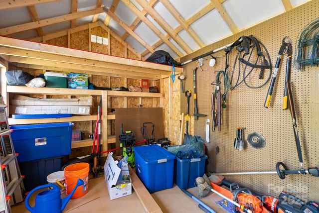 102 Kiwassa Lane, Hendersonville, NC 28792