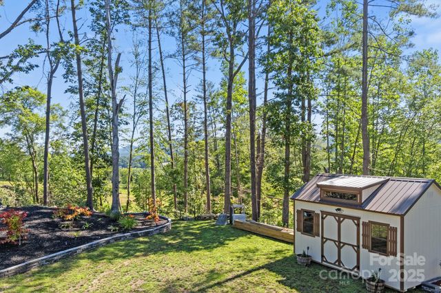 102 Kiwassa Lane, Hendersonville, NC 28792