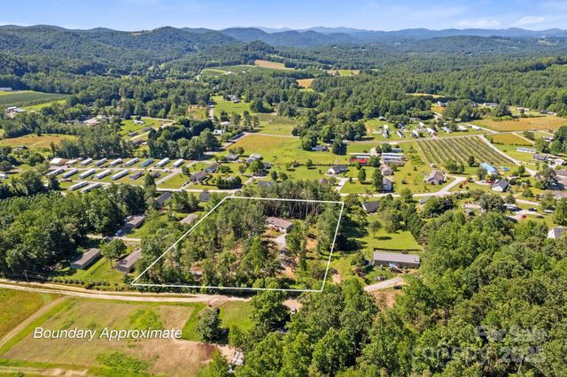 102 Kiwassa Lane, Hendersonville, NC 28792