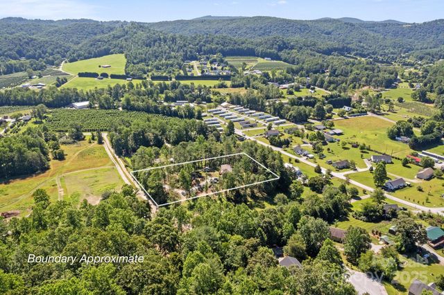 102 Kiwassa Lane, Hendersonville, NC 28792