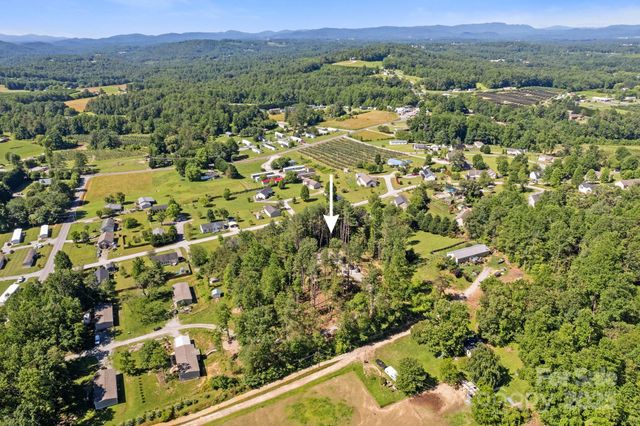 102 Kiwassa Lane, Hendersonville, NC 28792