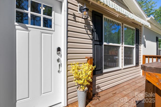 102 Kiwassa Lane, Hendersonville, NC 28792