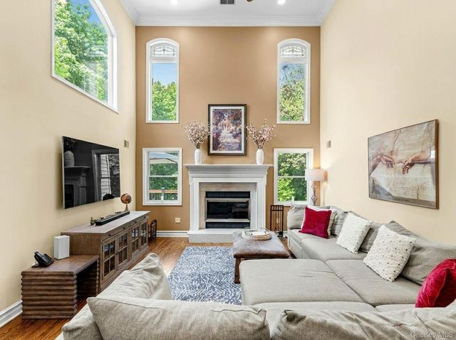 8 Drake Lane, White Plains, NY 10607