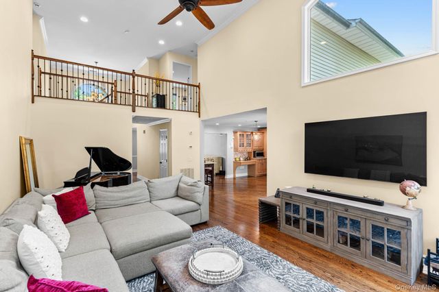 8 Drake Lane, White Plains, NY 10607