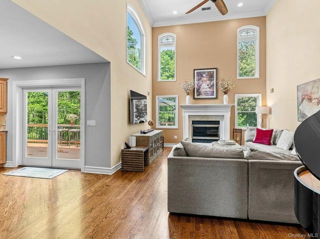 8 Drake Lane, White Plains, NY 10607