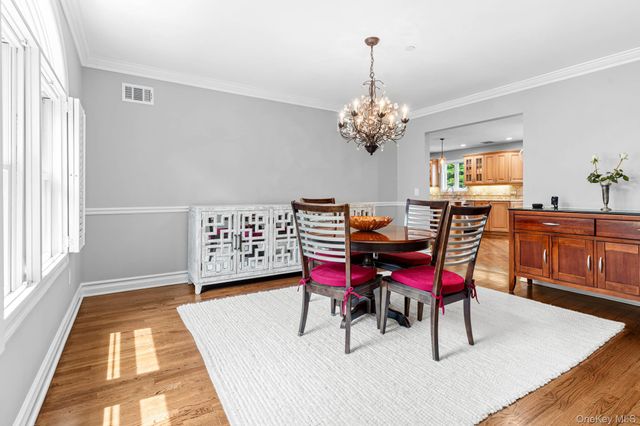 8 Drake Lane, White Plains, NY 10607