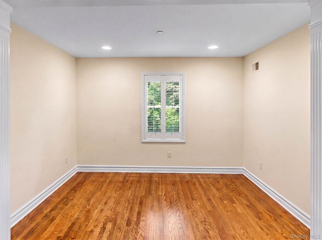 8 Drake Lane, White Plains, NY 10607