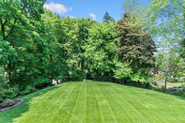 8 Drake Lane, White Plains, NY 10607