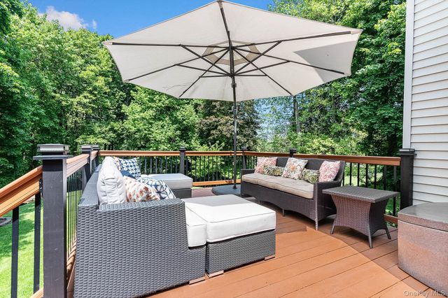 8 Drake Lane, White Plains, NY 10607