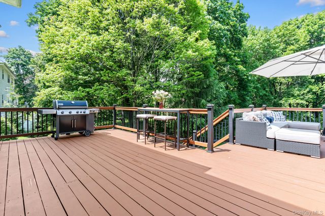 8 Drake Lane, White Plains, NY 10607