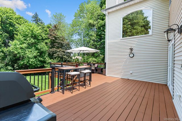 8 Drake Lane, White Plains, NY 10607