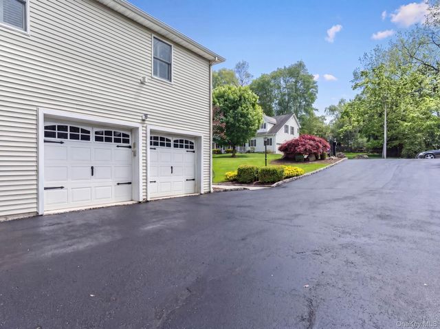 8 Drake Lane, White Plains, NY 10607