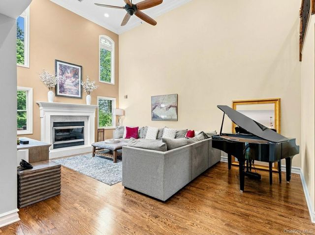 8 Drake Lane, White Plains, NY 10607