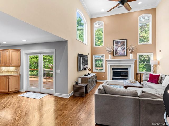 8 Drake Lane, White Plains, NY 10607