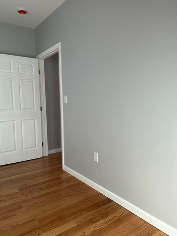 48 Hastings St 1, Lowell, MA 01851