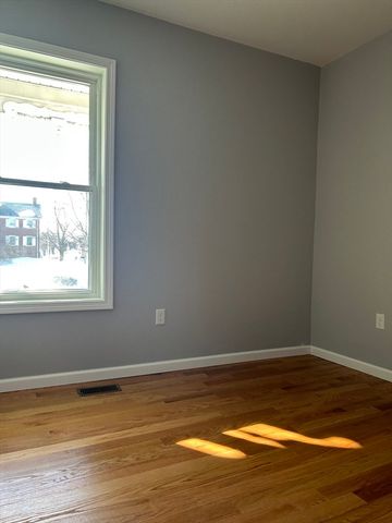 48 Hastings St 1, Lowell, MA 01851