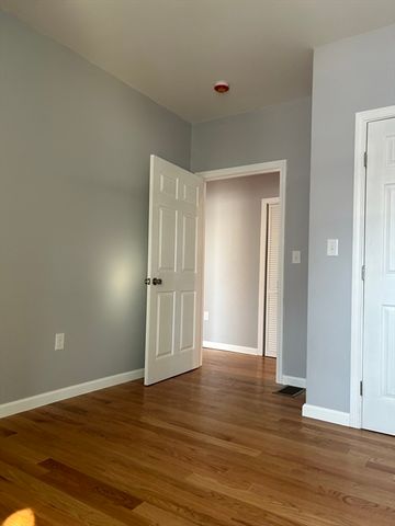 48 Hastings St 1, Lowell, MA 01851